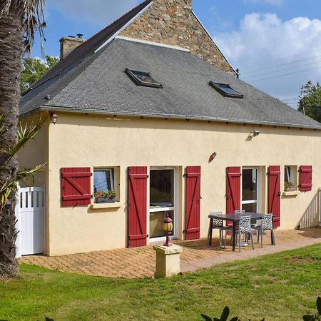 3 Bedroom Awesome Home In Lézardrieux Esterno foto