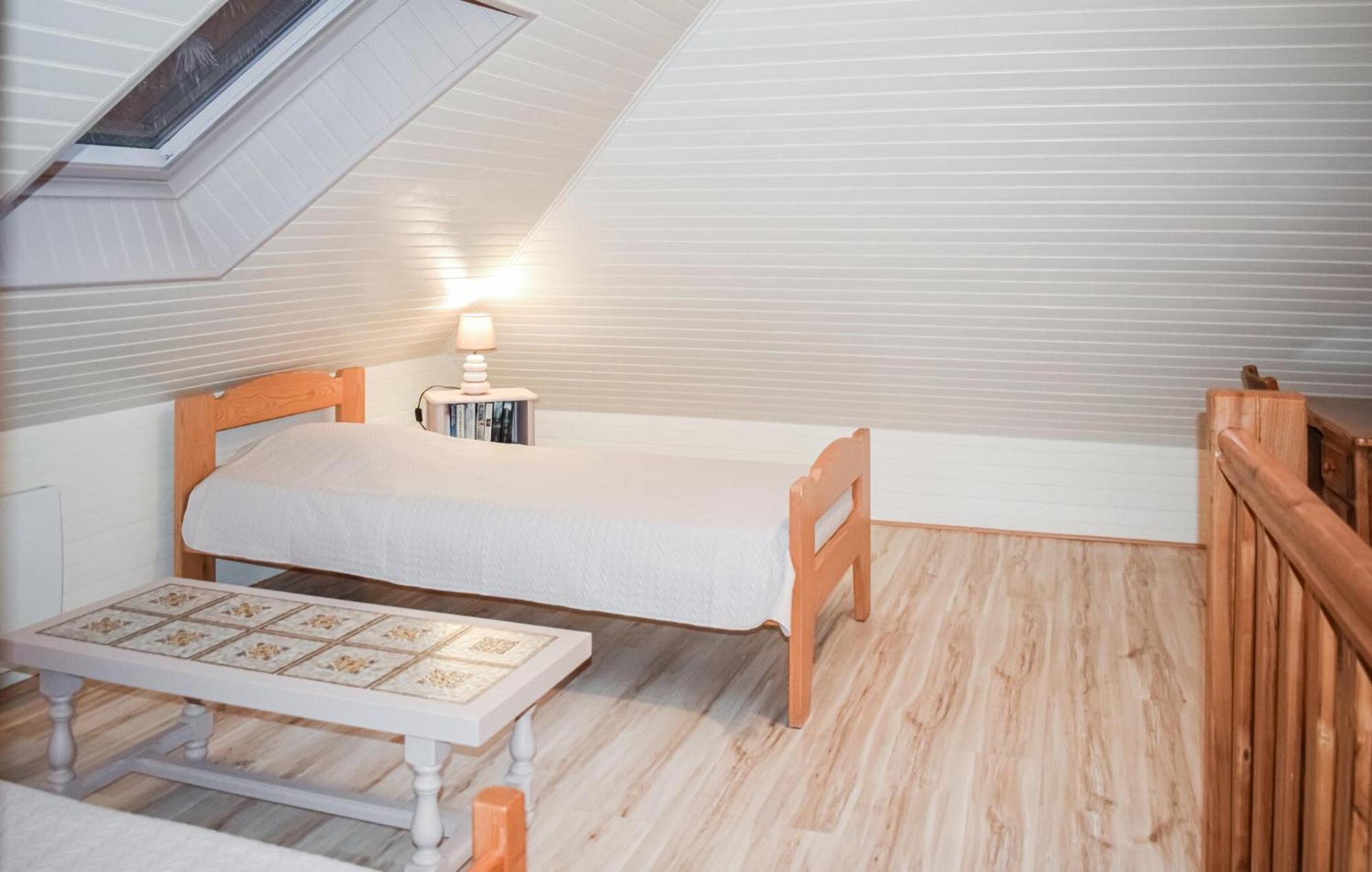 3 Bedroom Awesome Home In Lézardrieux Esterno foto
