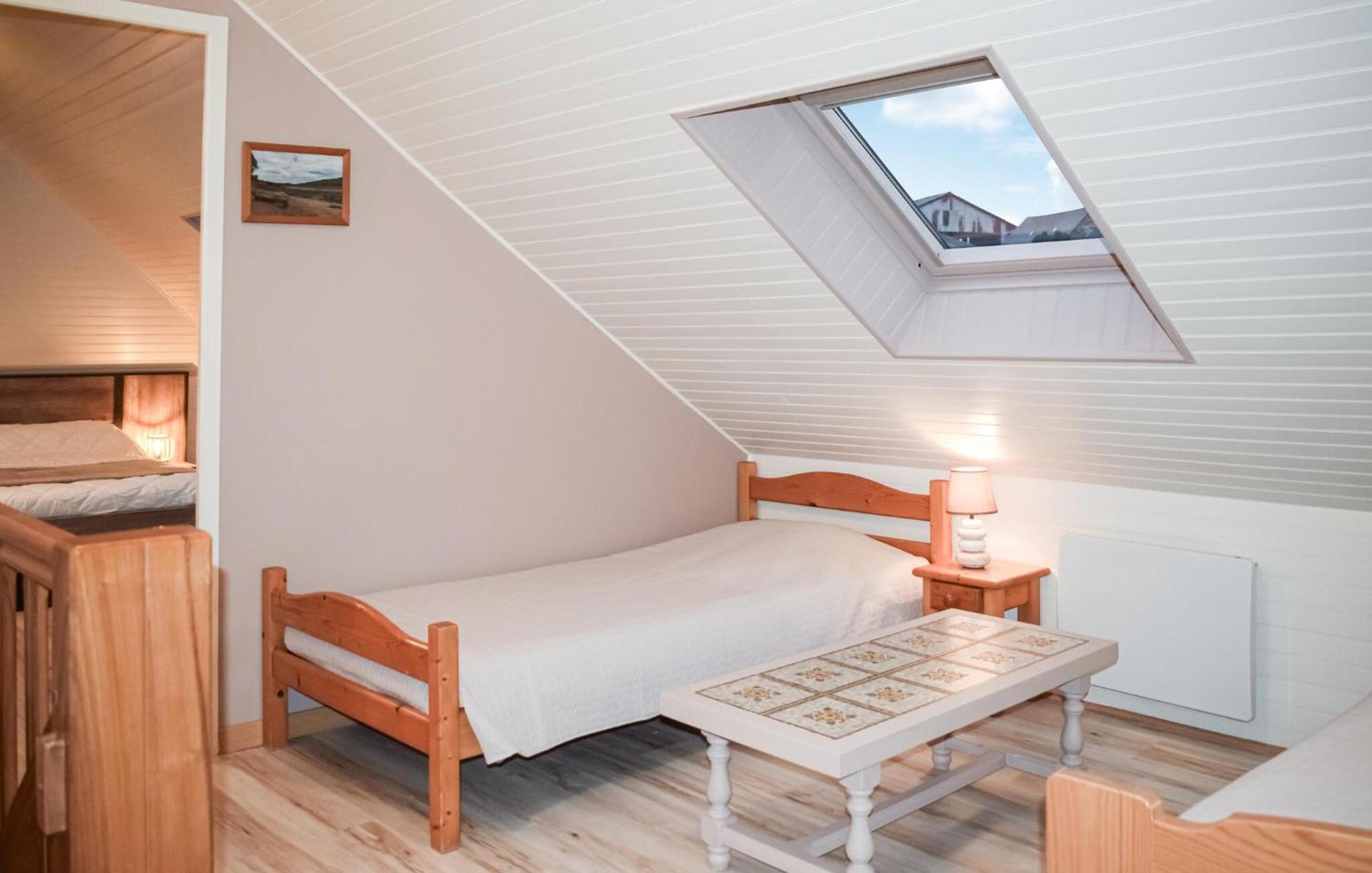 3 Bedroom Awesome Home In Lézardrieux Esterno foto
