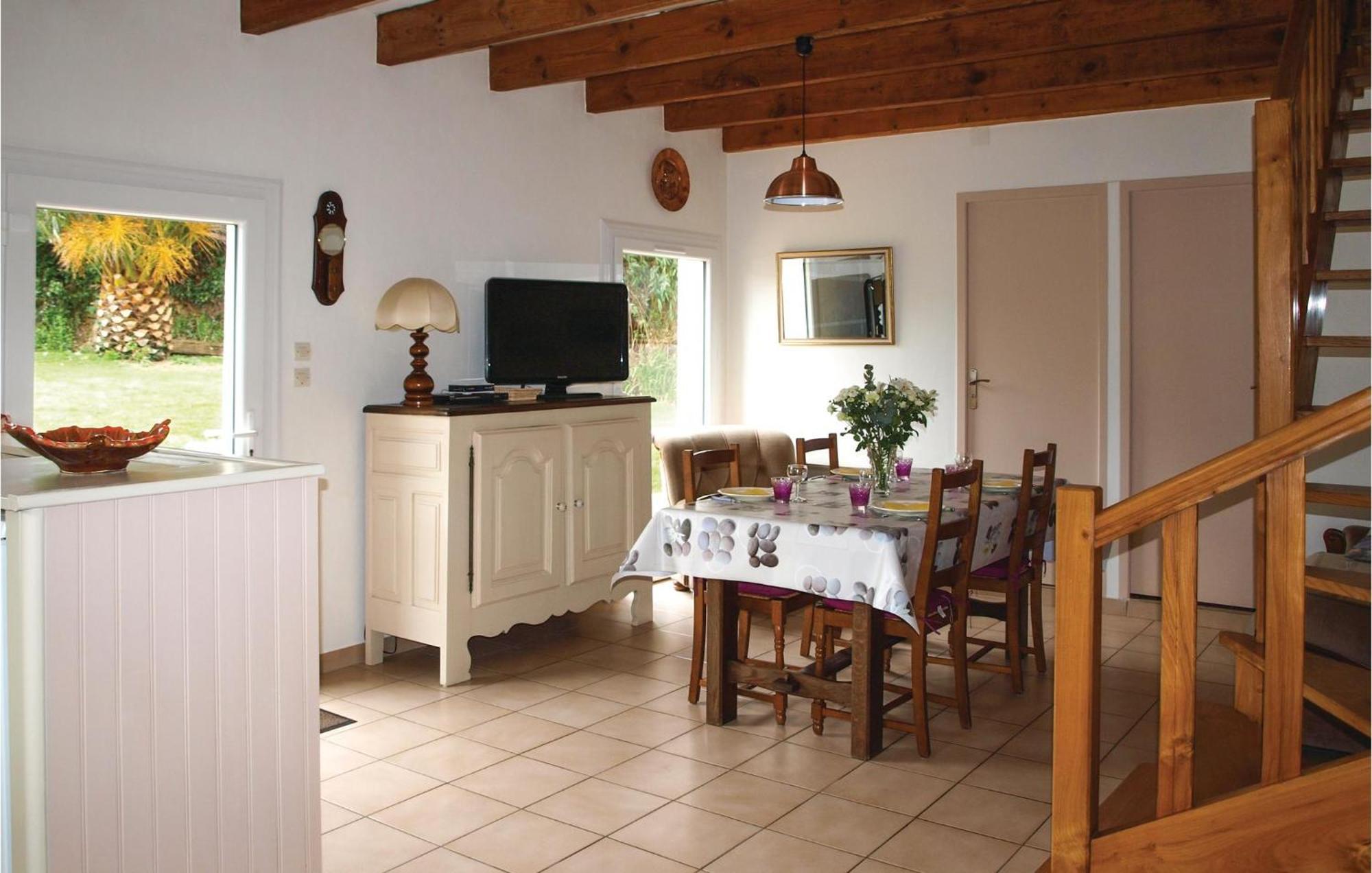 3 Bedroom Awesome Home In Lézardrieux Esterno foto