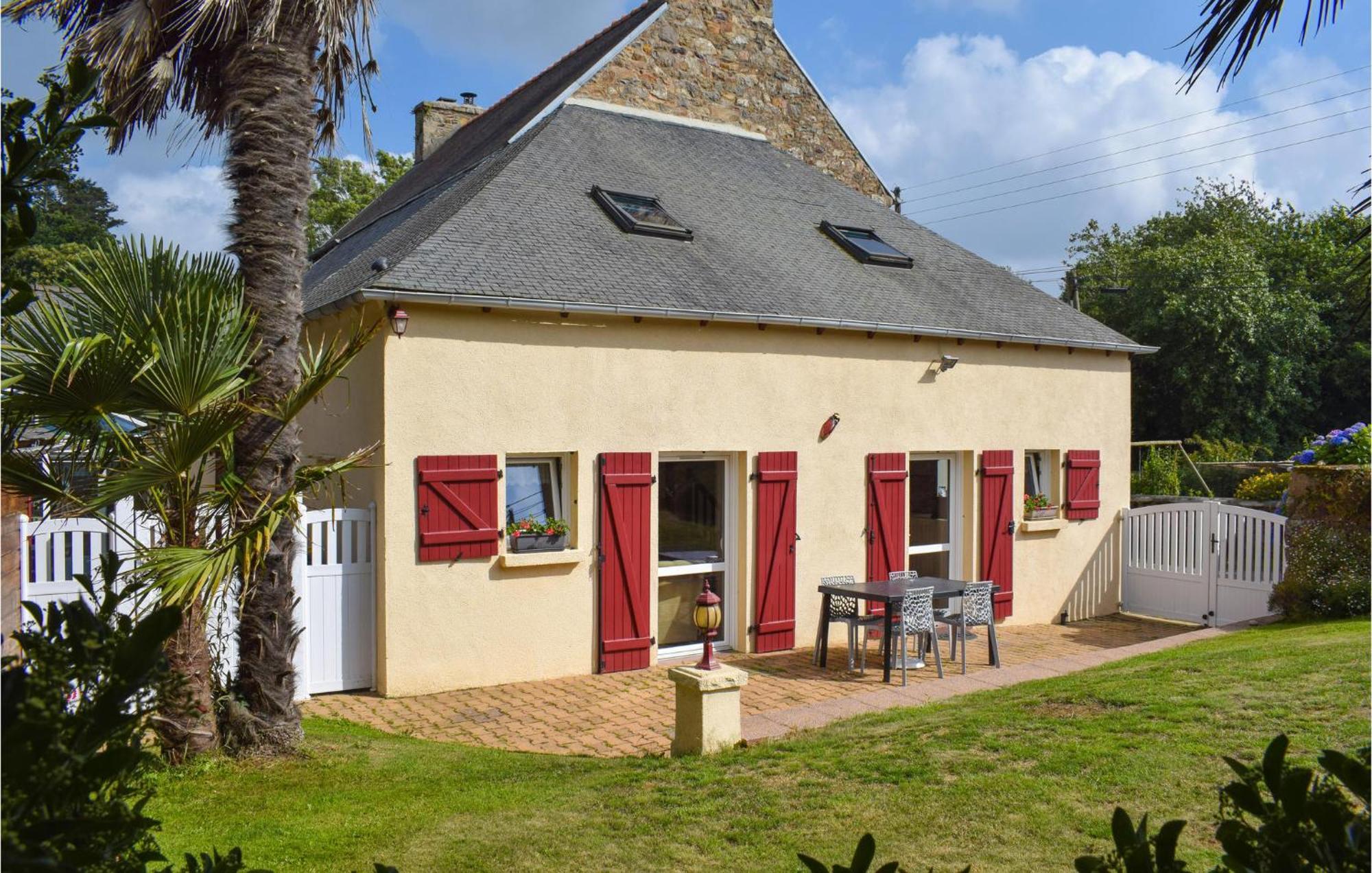3 Bedroom Awesome Home In Lézardrieux Esterno foto